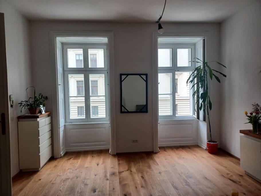 Sehr Zentral Gelegen Apartamento Viena Exterior foto